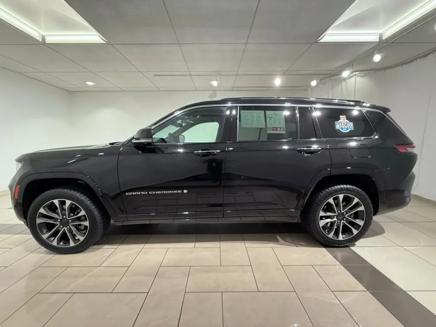 2023 Jeep Grand Cherokee Overland photo 1