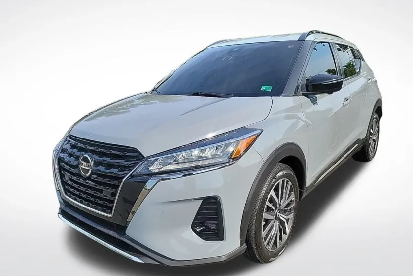 2022 Nissan Kicks SR photo 1
