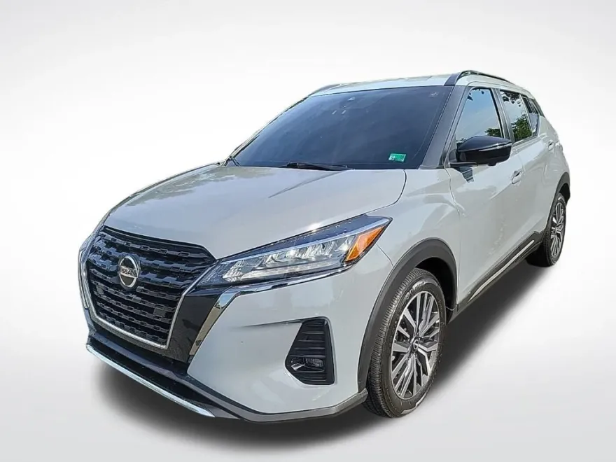 2022 Nissan Kicks SR photo 1