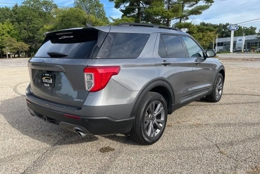 2022 Ford Explorer XLT photo 1