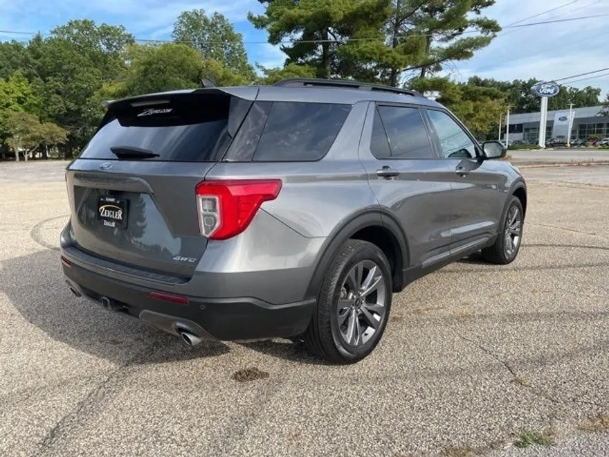 2022 Ford Explorer XLT photo 1