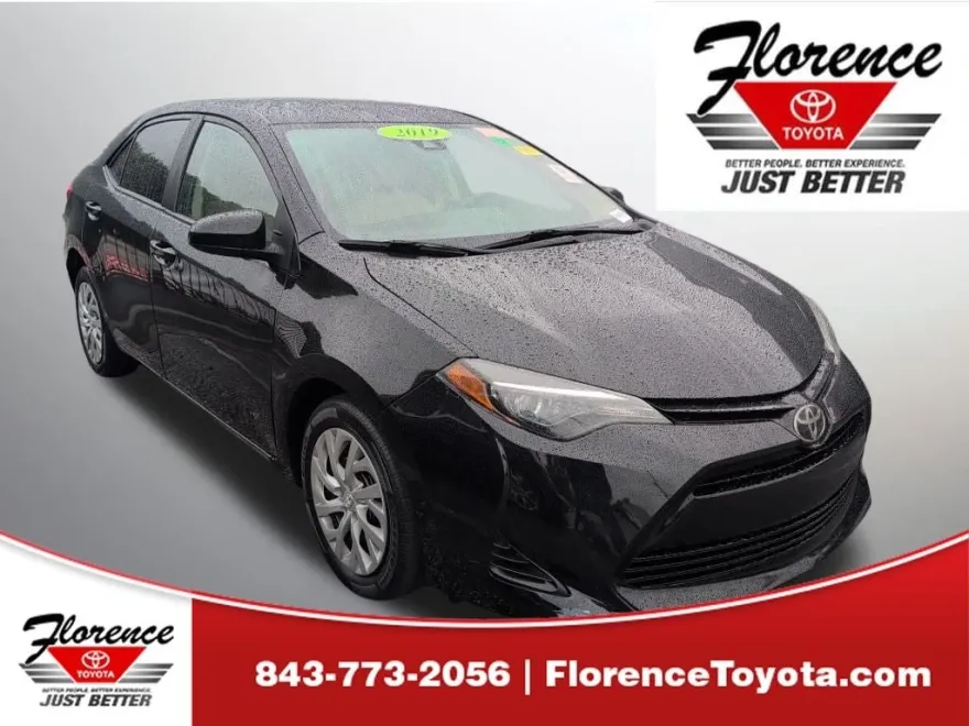 2019 Toyota Corolla LE photo 1