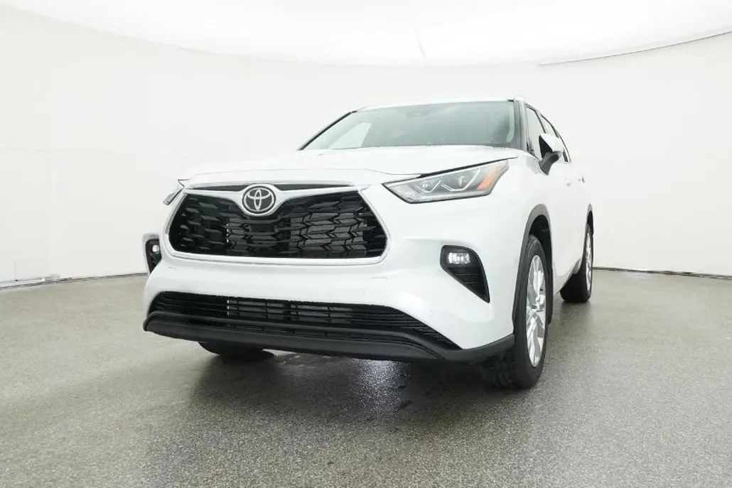 2025 Toyota Highlander Limited photo 1
