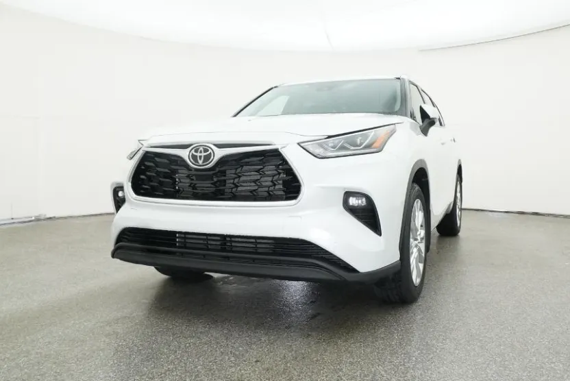 2025 Toyota Highlander Limited photo 1