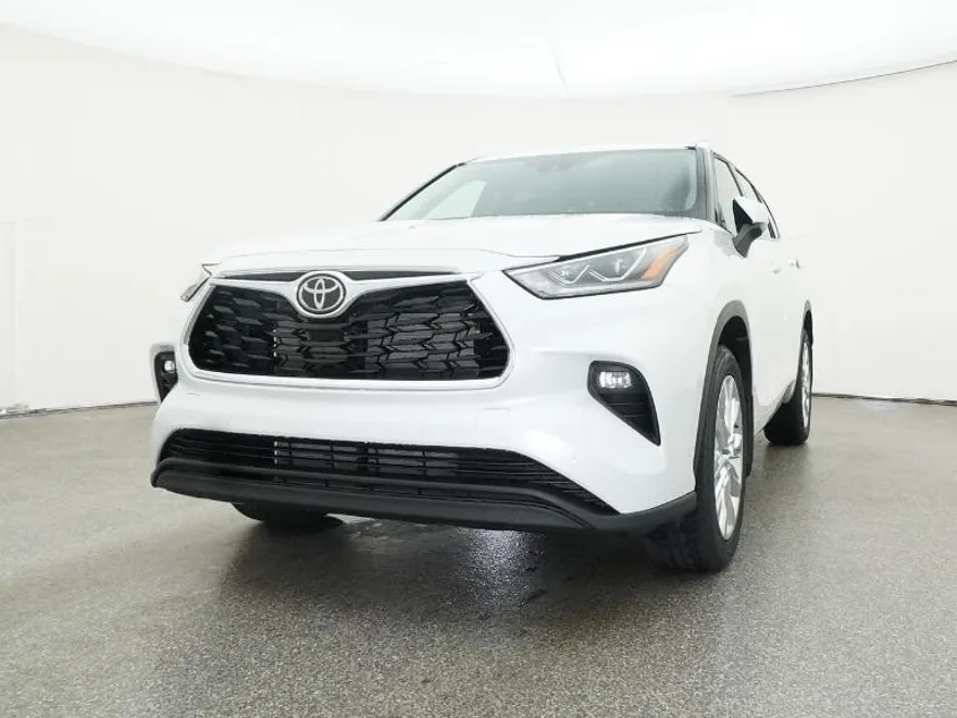 2025 Toyota Highlander Limited photo 1