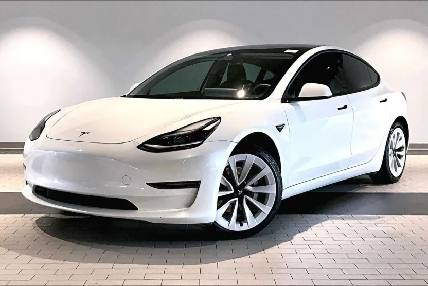 2021 Tesla Model 3 Standard Range Plus photo 1