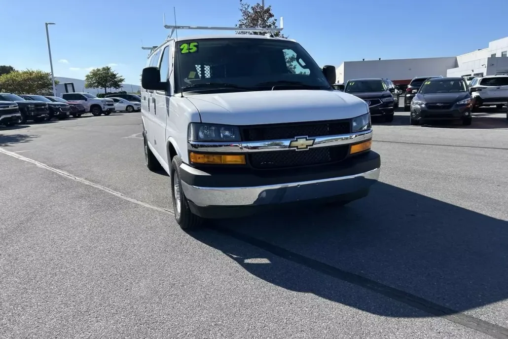 2025 Chevrolet Express Cargo 2500 photo 1