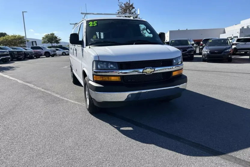 2025 Chevrolet Express Cargo 2500 photo 1
