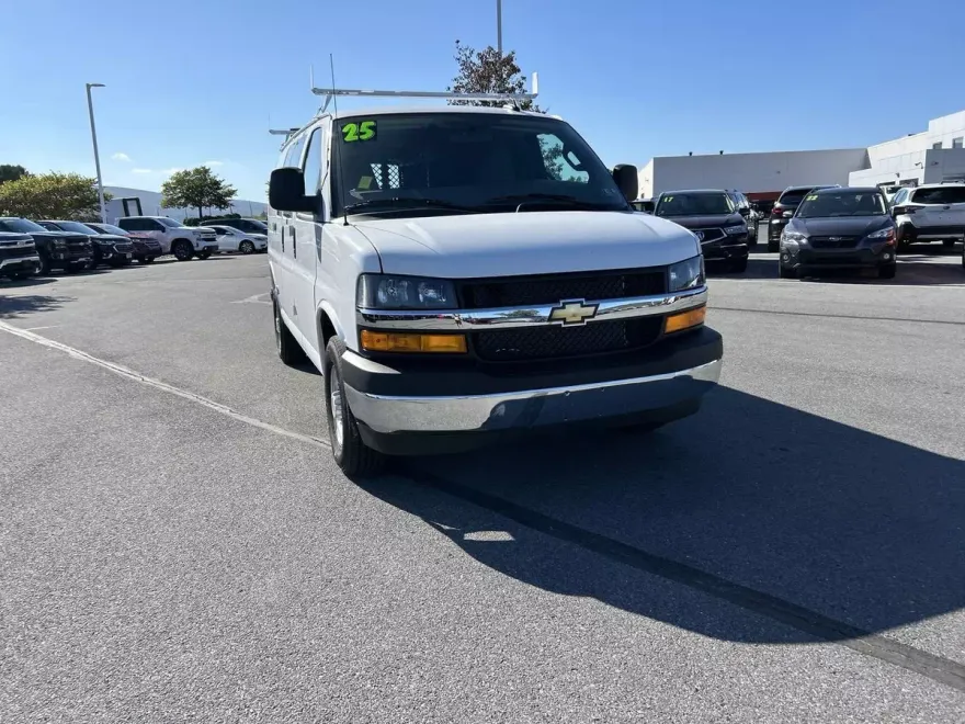 2025 Chevrolet Express Cargo 2500 photo 1