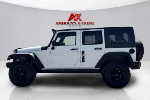 2013 Jeep Wrangler Unlimited Rubicon photo 2