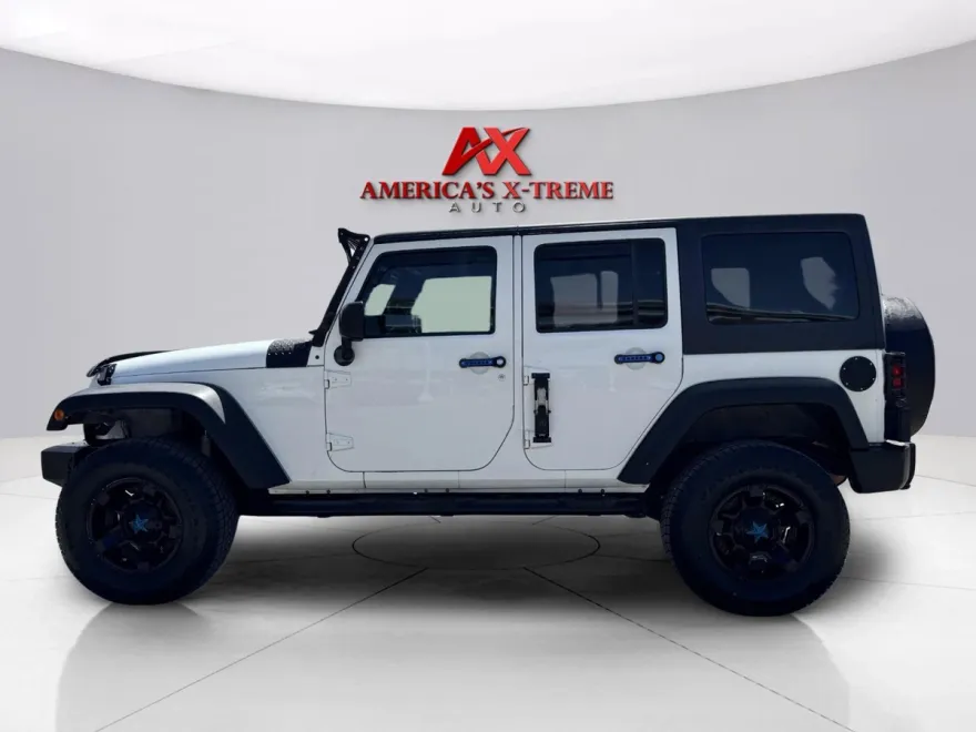 2013 Jeep Wrangler Unlimited Rubicon photo 2