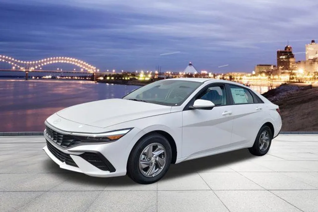 2025 Hyundai Elantra SE photo 1