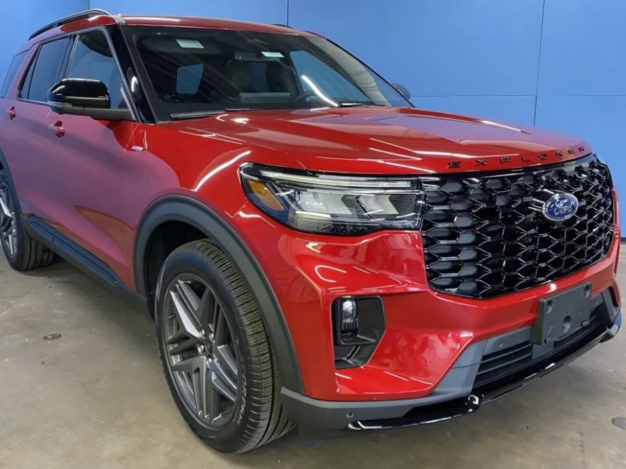 2025 Ford Explorer ST-Line photo 1