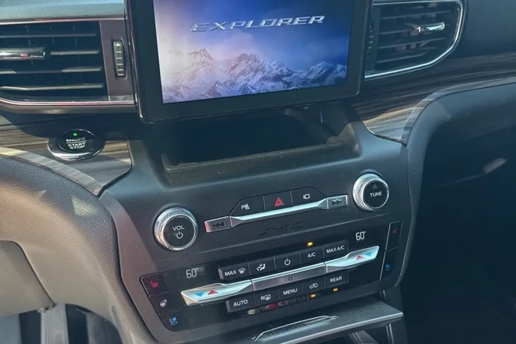 2020 Ford Explorer Limited photo 1