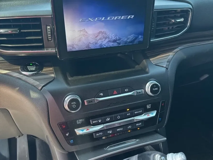 2020 Ford Explorer Limited photo 1