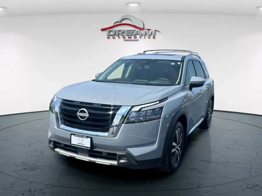 2025 Nissan Pathfinder Platinum photo 1