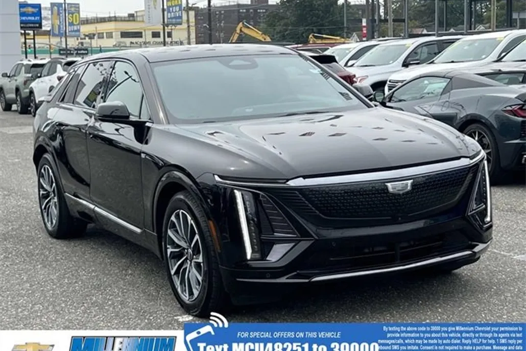 2024 Cadillac Lyriq Sport photo 1