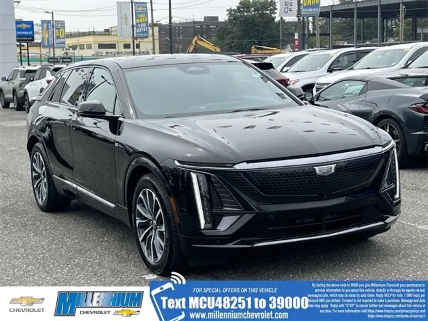 2024 Cadillac Lyriq Sport photo 1