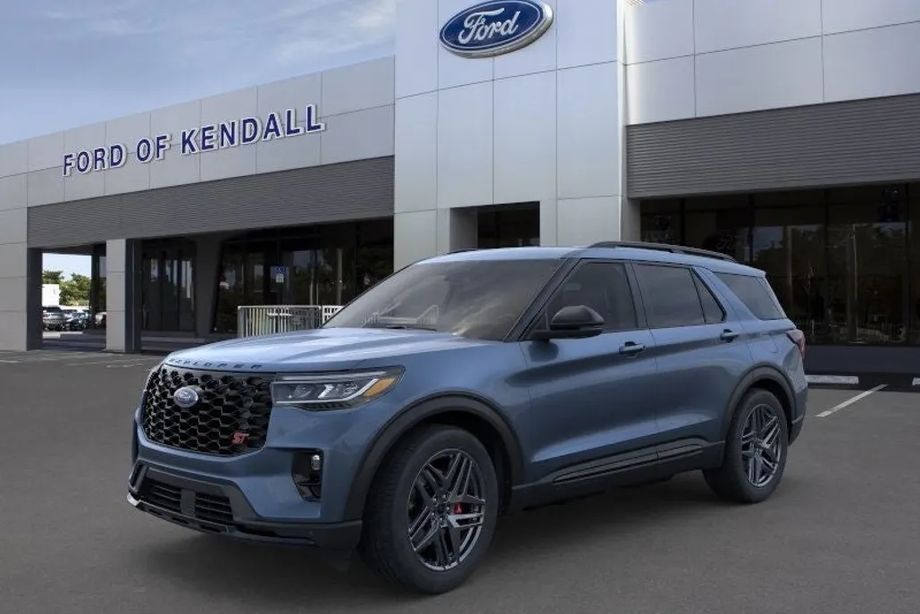 2025 Ford Explorer ST photo 1