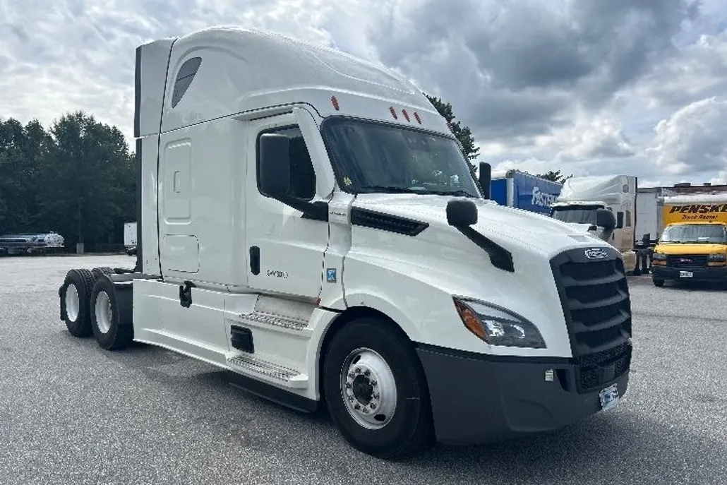 2021 Freightliner Cascadia 126" Sleeper Cab photo 1