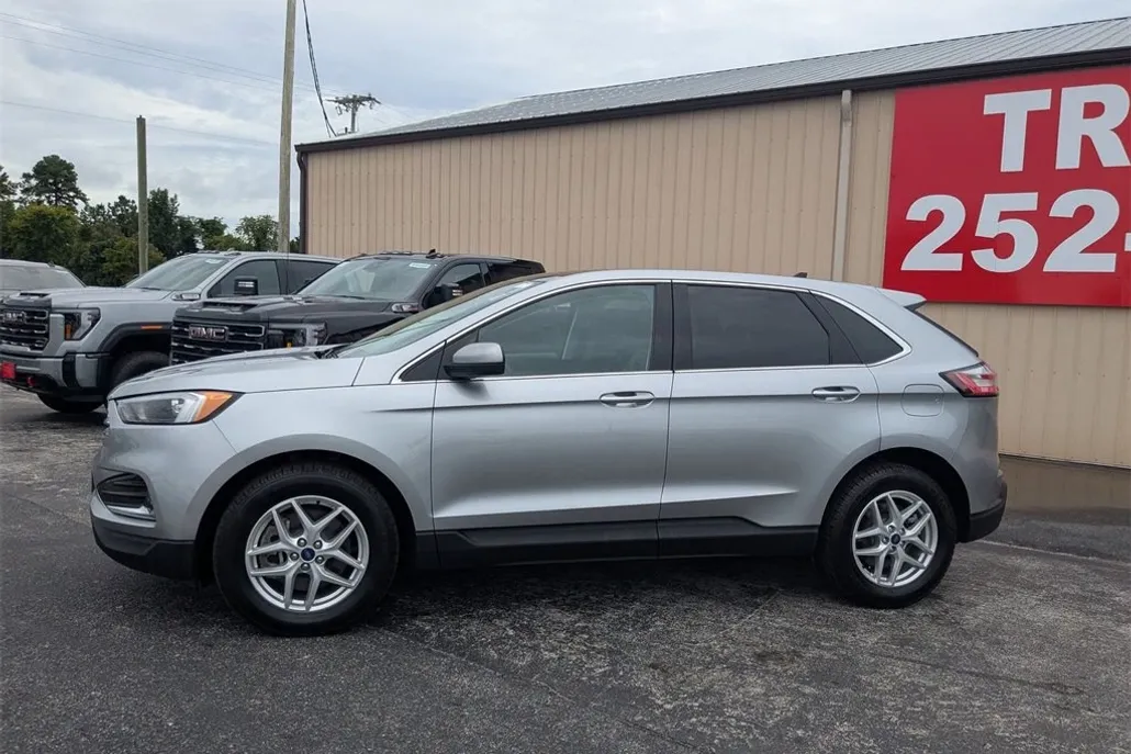 2022 Ford Edge SEL photo 1