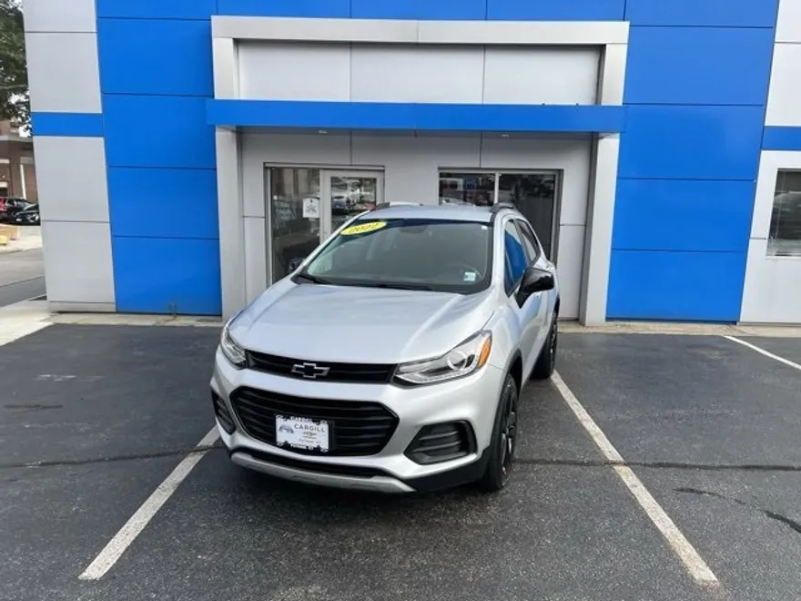 2022 Chevrolet Trax LT photo 1