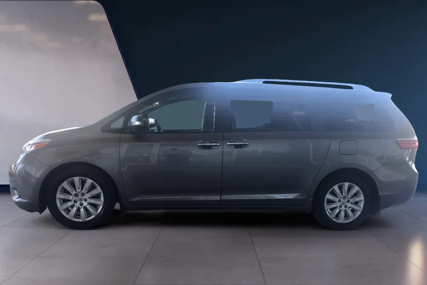2016 Toyota Sienna Limited Premium photo 1