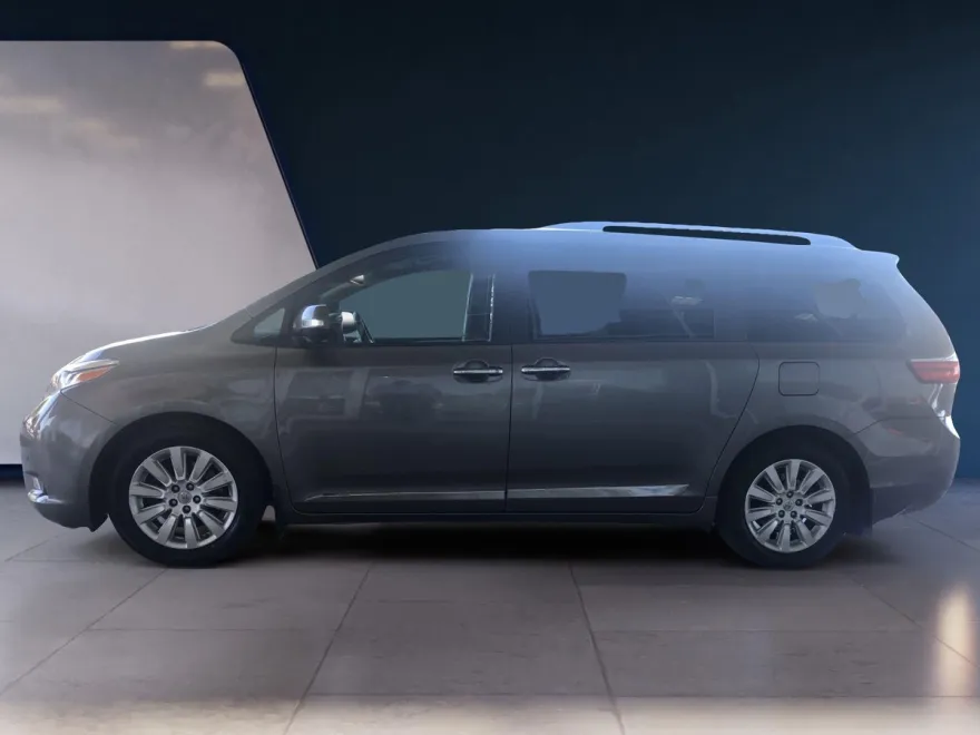 2016 Toyota Sienna Limited Premium photo 1