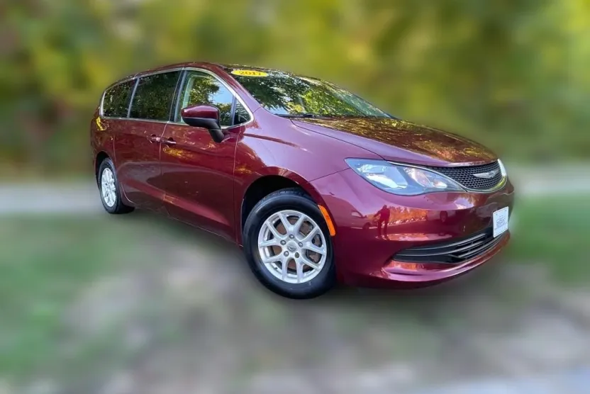 2017 Chrysler Pacifica Touring photo 1