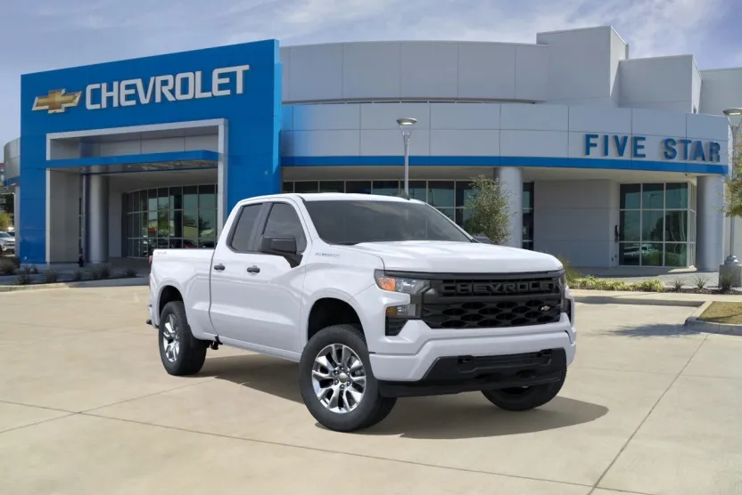 2025 Chevrolet Silverado 1500 Custom photo 1