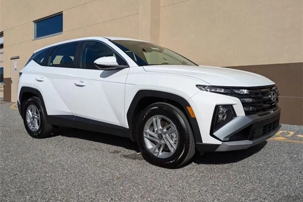 2025 Hyundai Tucson SE photo 1