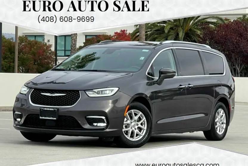 2021 Chrysler Pacifica Touring L photo 1