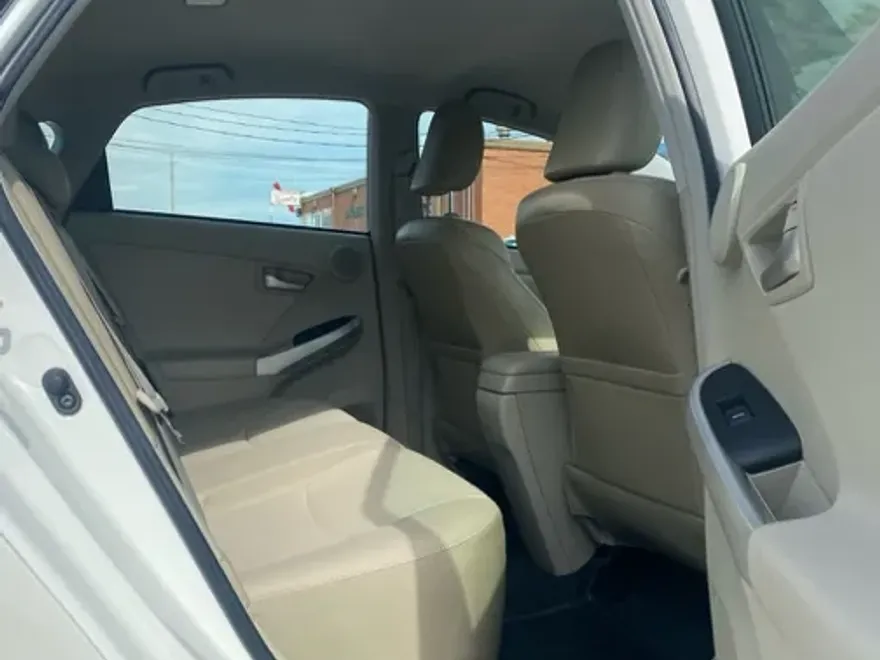 2014 Toyota Prius Five photo 1