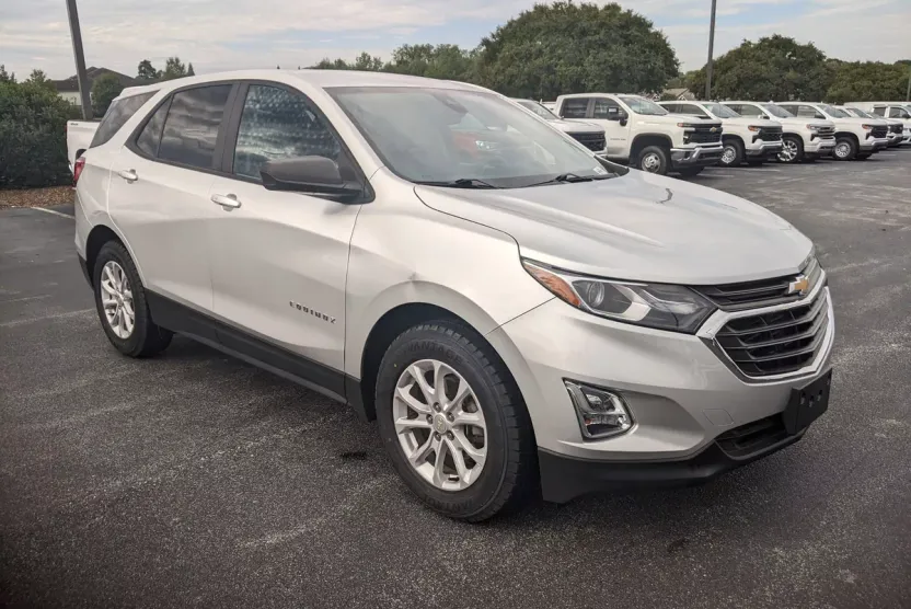 2021 Chevrolet Equinox LS photo 1