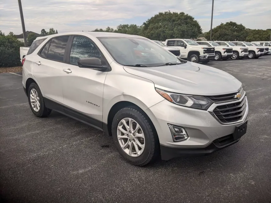 2021 Chevrolet Equinox LS photo 1