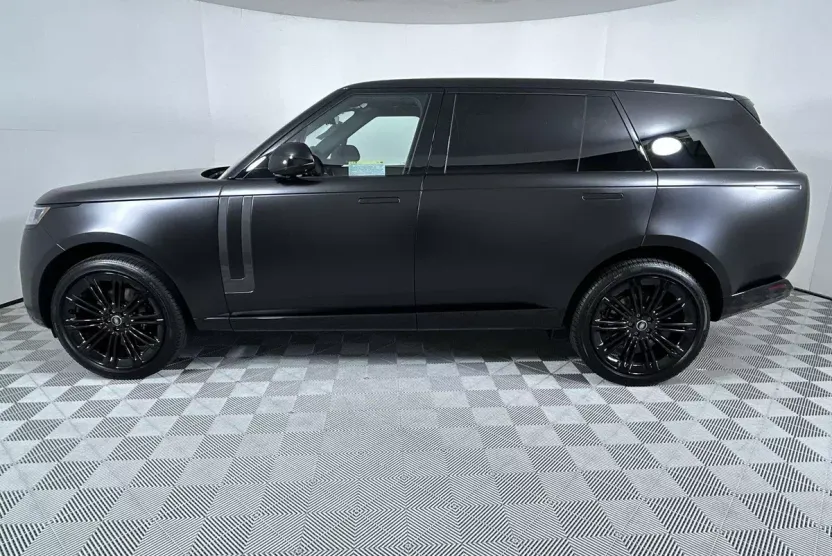 2025 Land Rover Range Rover SE photo 1