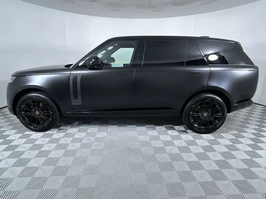 2025 Land Rover Range Rover SE photo 1