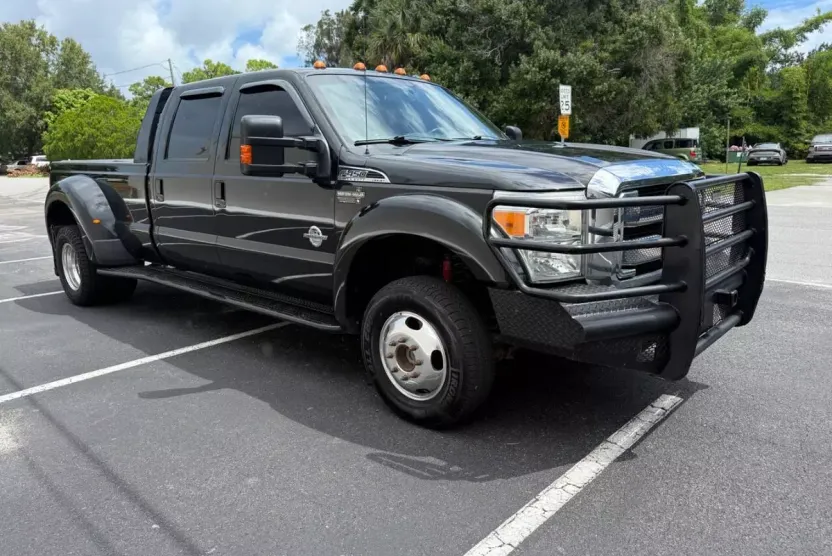 2013 Ford F-450 Lariat photo 1