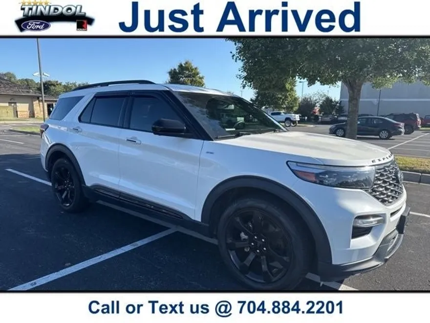 2023 Ford Explorer ST-Line photo 1