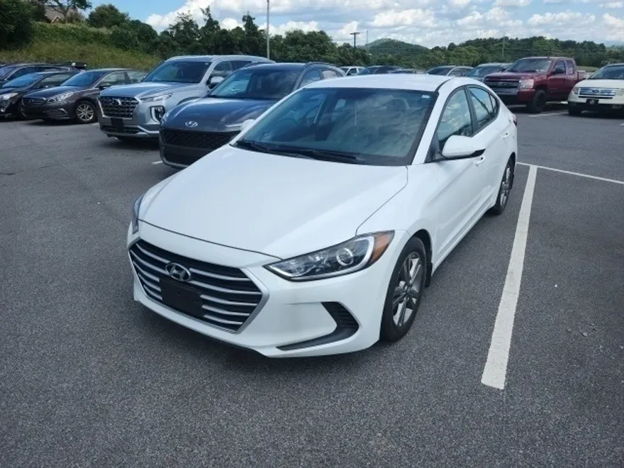 2018 Hyundai Elantra SEL photo 1