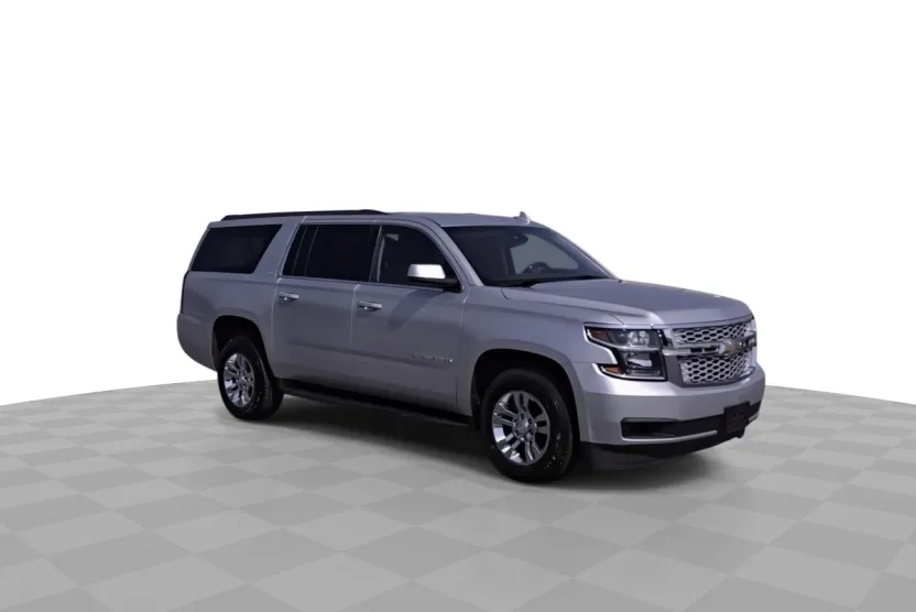 2017 Chevrolet Suburban LT photo 1