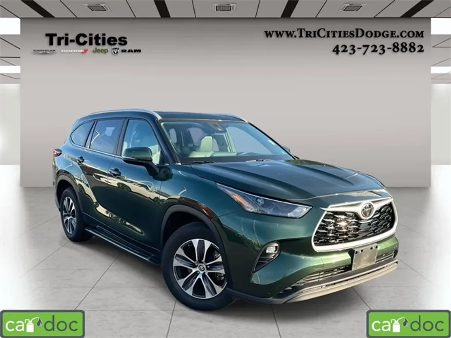 2023 Toyota Highlander XLE photo 1