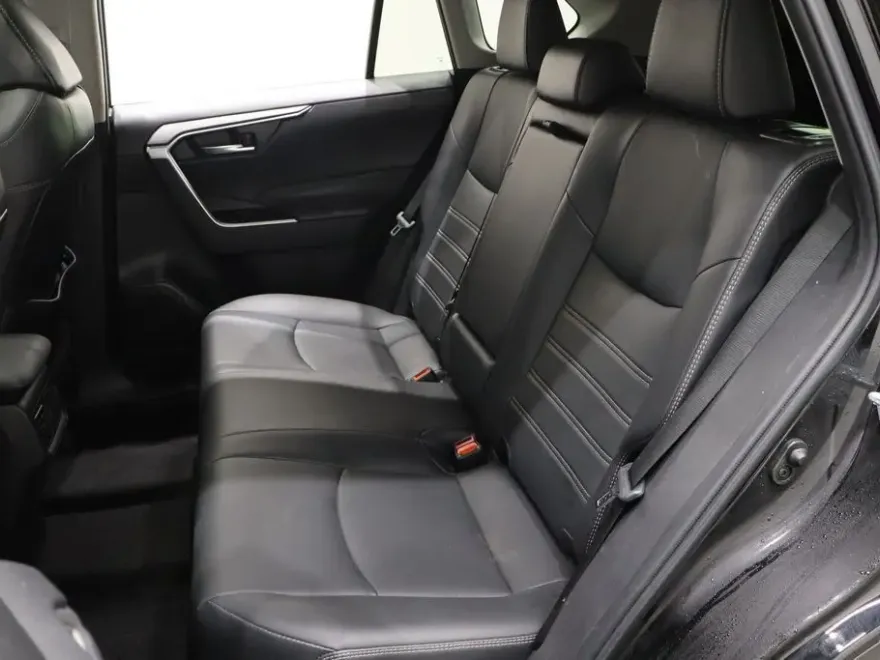 2024 Toyota RAV4 XLE Premium photo 8