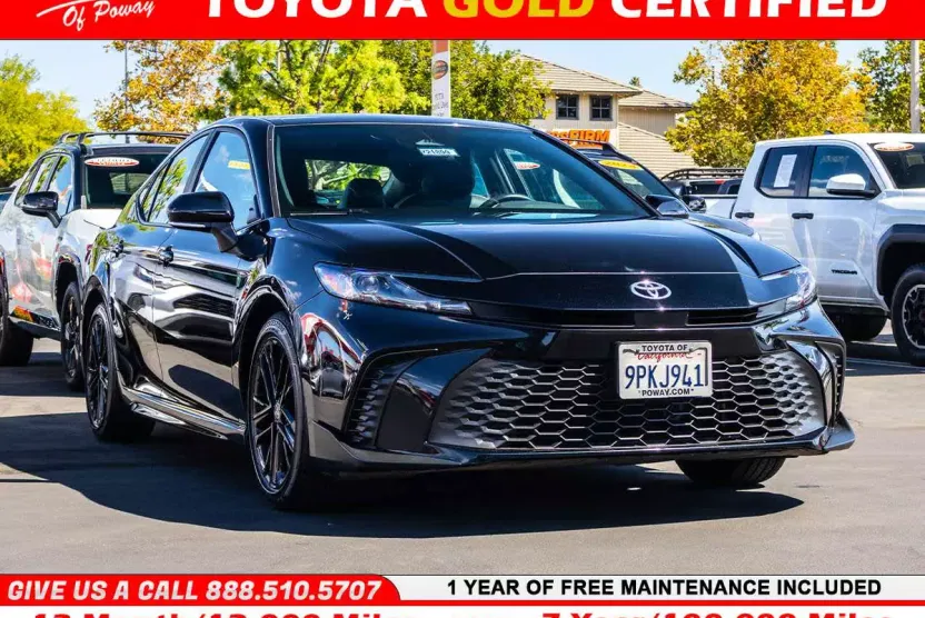 2025 Toyota Camry SE photo 1