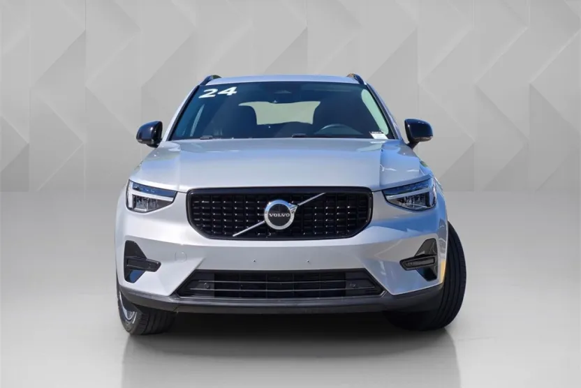 2024 Volvo XC40 Core photo 1