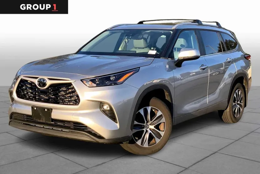2023 Toyota Highlander XLE photo 1