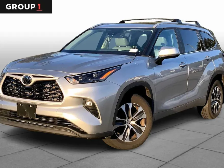 2023 Toyota Highlander XLE photo 1