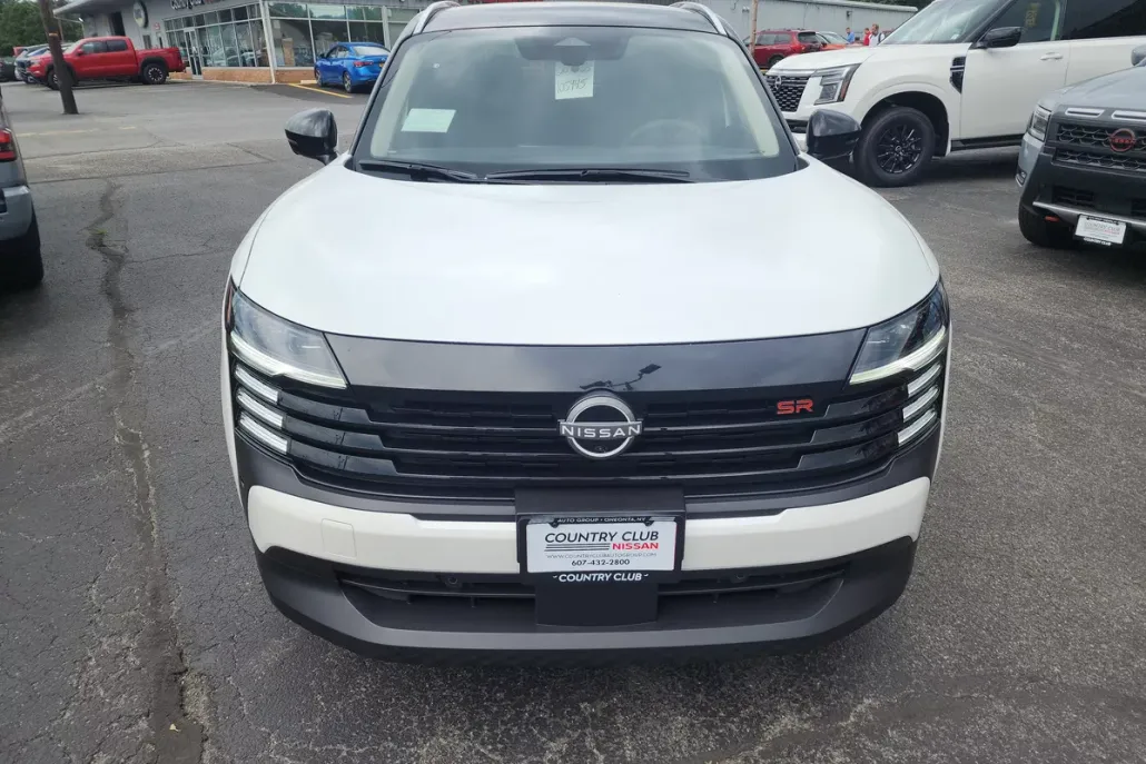 2025 Nissan Kicks SR photo 1