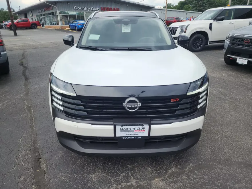 2025 Nissan Kicks SR photo 1