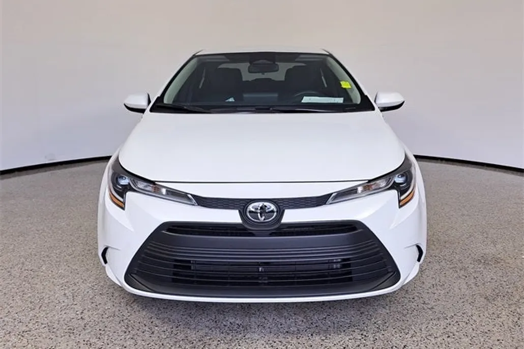 2025 Toyota Corolla LE photo 1